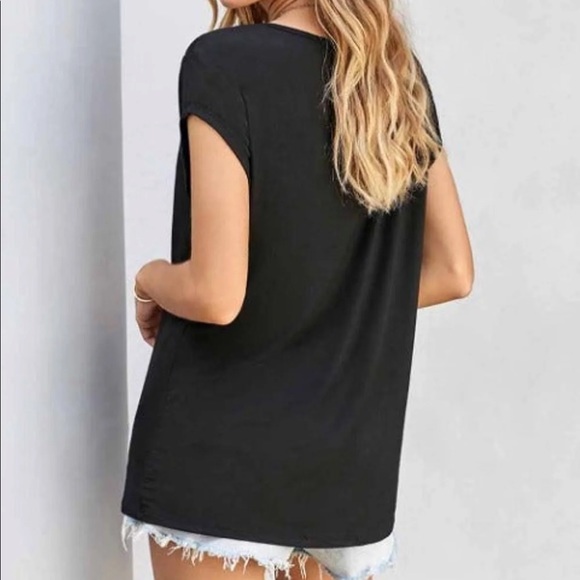 ❌SOLD❌✨Lotus Kiss Black Graphic Tee✨Brand New In Packaging✨ - Picture 4 of 8